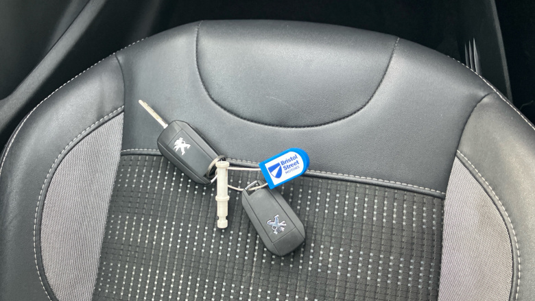 Peugeot 2008 1.2 PureTech Allure 5dr Petrol Estate